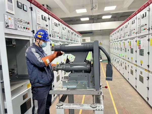 陜煤建設(shè)洗選煤運(yùn)營(yíng)公司紅柳林洗煤廠項(xiàng)目部： 應(yīng)對(duì)雨季“三防”  筑堤安全堤