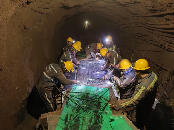 陜煤建設(shè)機(jī)電安裝公司：鉚足干勁搶進(jìn)度，細(xì)致慎微保安全