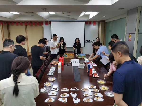 陜煤建設(shè)路橋分公司情系端午，放“粽”一下