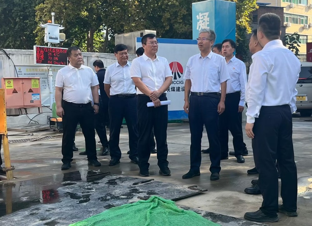 渭南市委副書記、市長陳曉勇一行蒞臨陜煤建設(shè)渭南分公司承建的梅園新村項(xiàng)目督導(dǎo)檢查工作