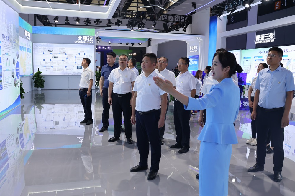 陜煤建設赴第八屆絲博會現(xiàn)場參觀學習