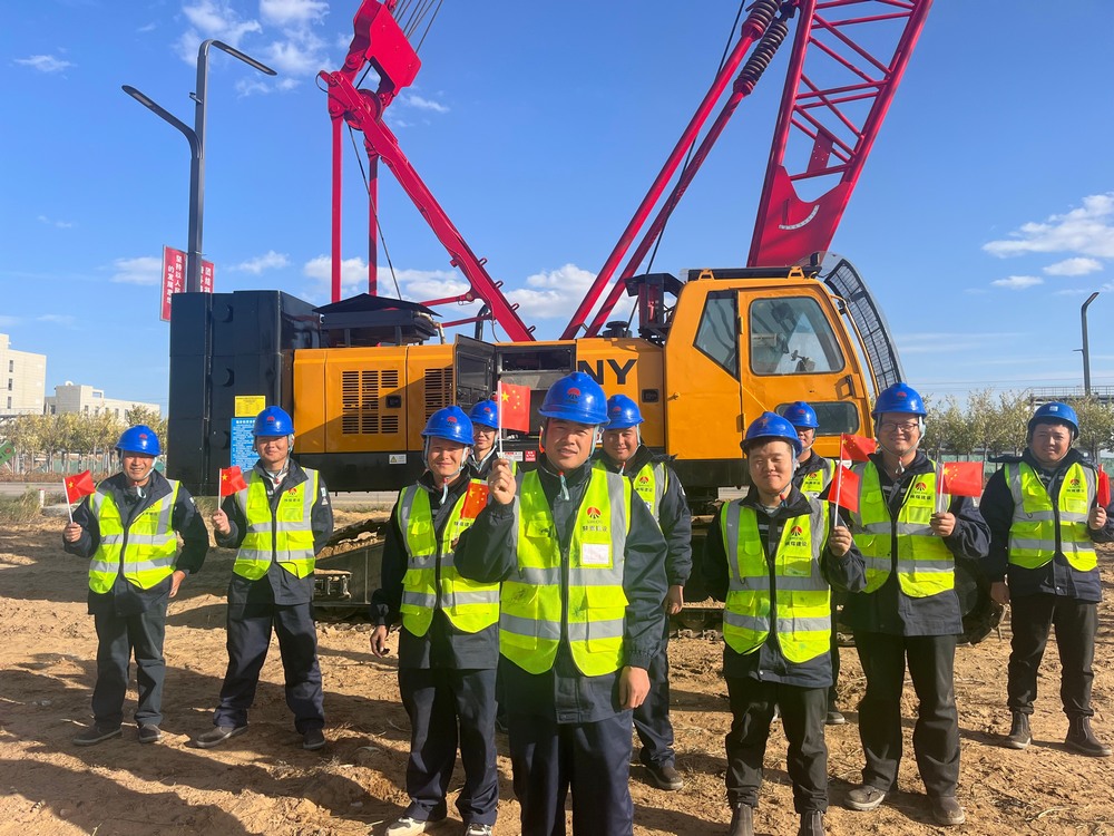 國慶時，建筑工地的夢想之筑