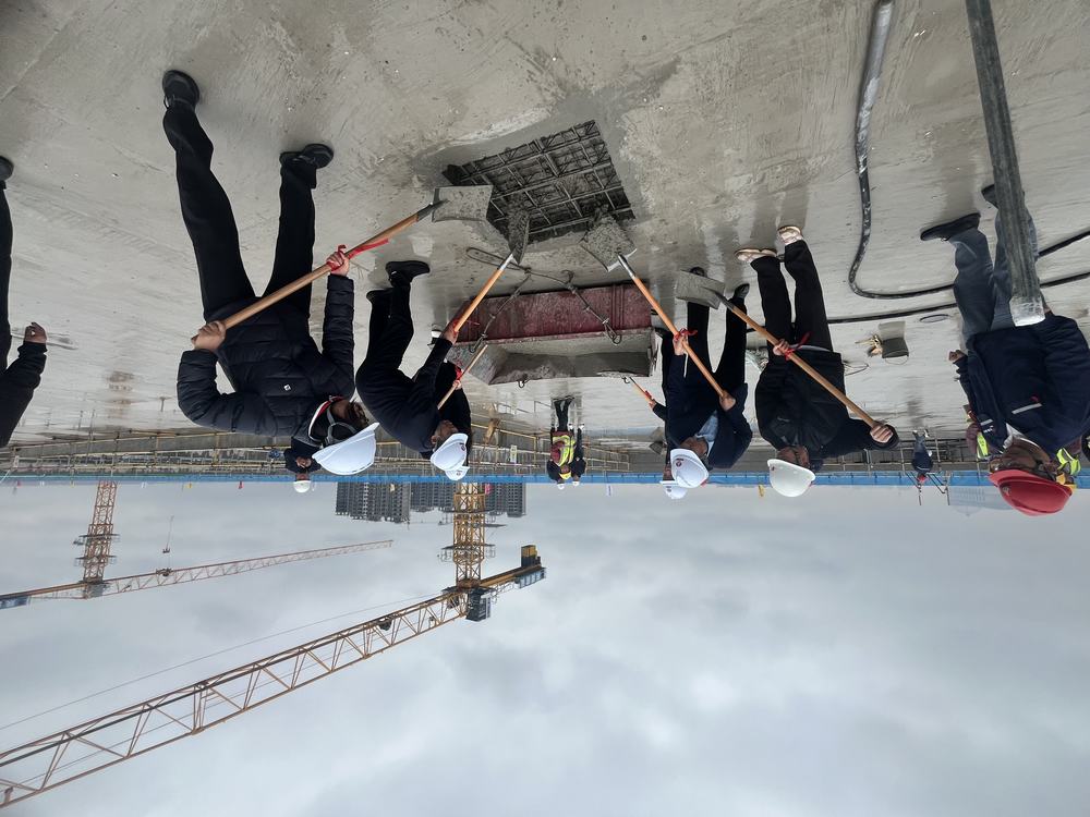 喜報(bào)！陜煤建設(shè)榆林公司承建的遷建榆林市第八中學(xué)項(xiàng)目N1標(biāo)段綜合樓主體喜迎封頂