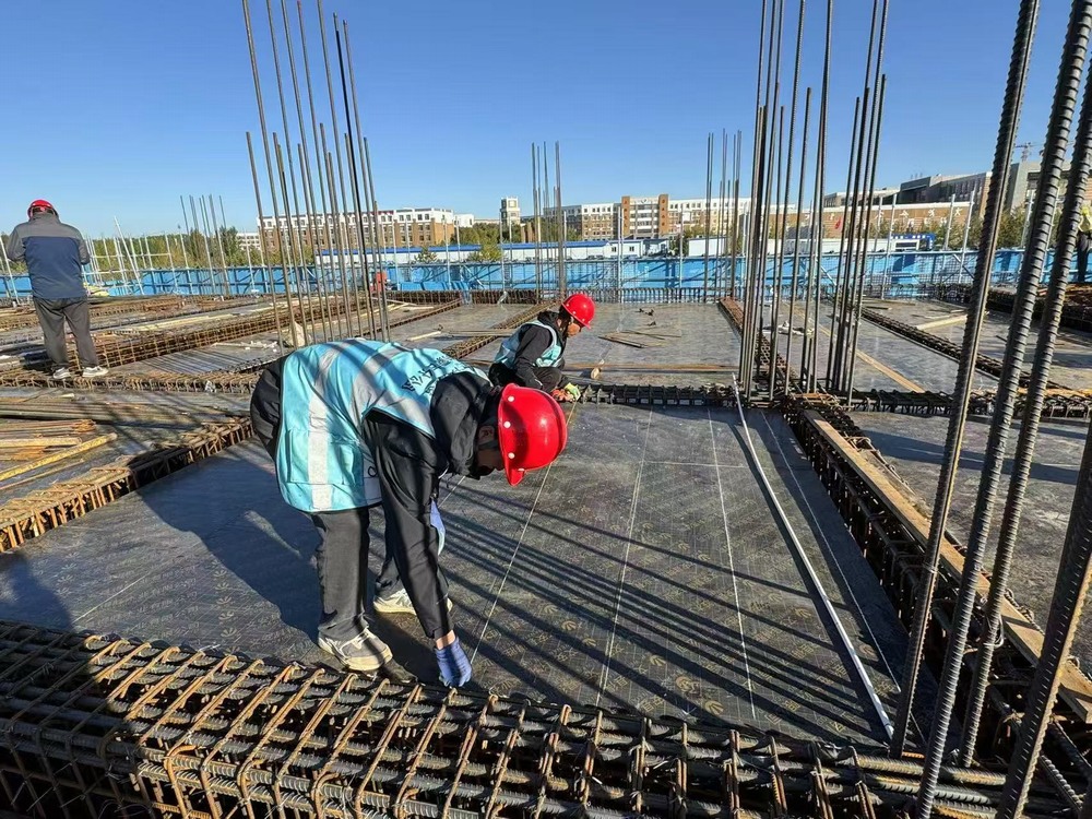 寒冬堅(jiān)守，工地上的最美身影