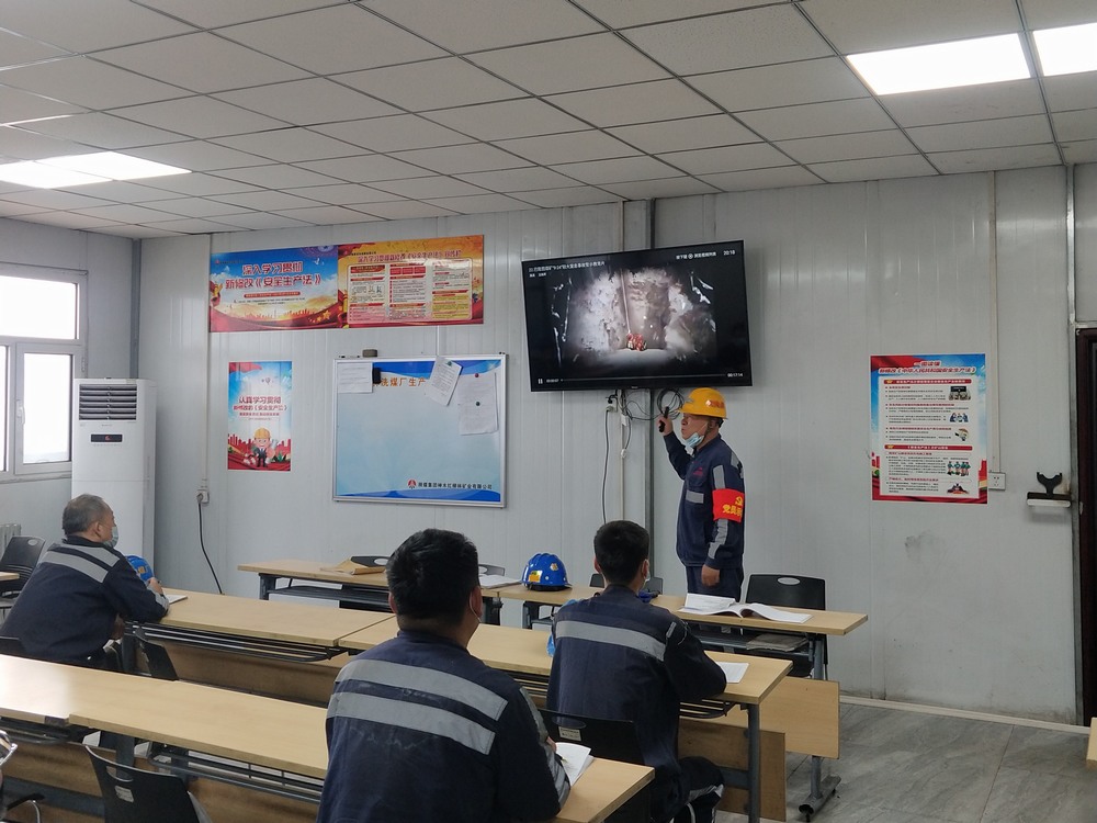 陜煤建設(shè)洗選煤運(yùn)營(yíng)公司紅柳林洗煤廠項(xiàng)目部：點(diǎn)燃三盞明燈，全力照亮機(jī)械設(shè)備“安全航程”