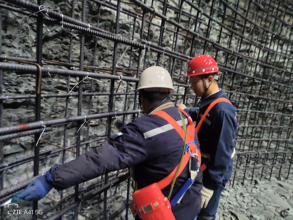 喜報(bào)！陜煤建設(shè)礦建二公司施工的曹家灘煤礦副立井井筒大斷面壁座施工驗(yàn)收完畢