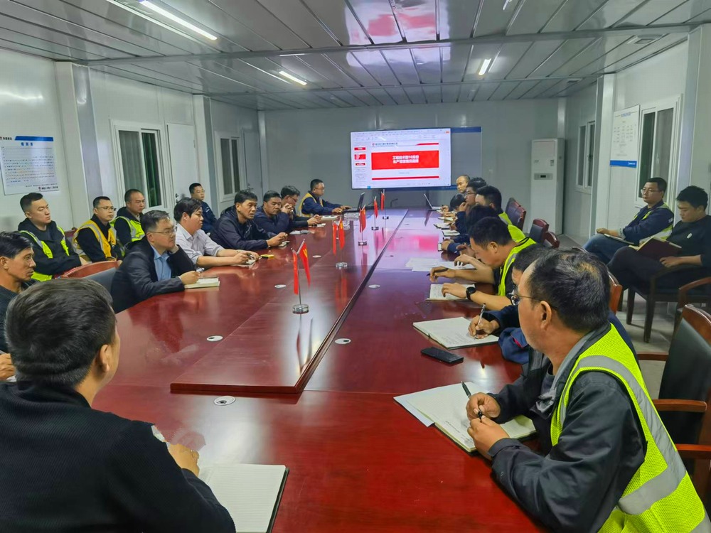 陜煤建設(shè)銅煤公司順利完成輸煤棧橋吊裝作業(yè)