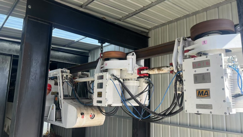 綠色動力賦能礦山運(yùn)輸：陜煤建設(shè)礦建二公司首套鋰電單軌吊運(yùn)輸系統(tǒng)正式投運(yùn)