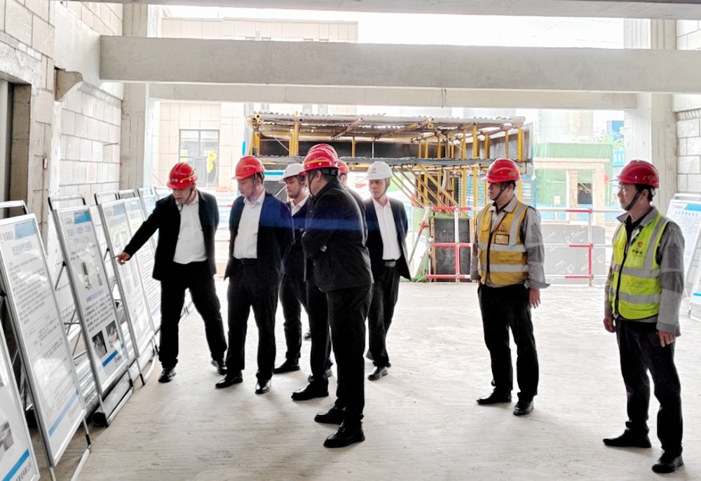 陜煤集團基本建設(shè)部高級主任師楊景輝一行深入陜煤建設(shè)銅煤公司承建的檸條塔新建3#、4#員工公寓樓項目檢查指導(dǎo)工作