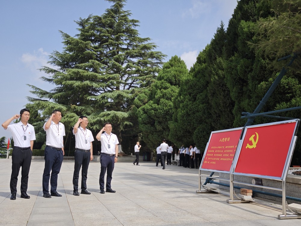 傳承紅色基因     凝聚奮進(jìn)力量