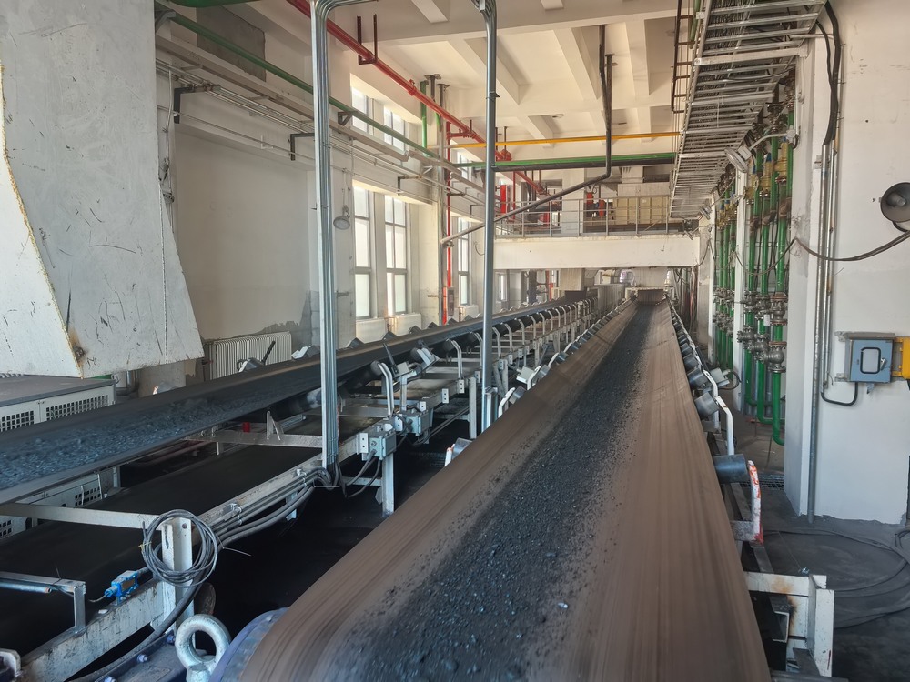 陜煤建設韓城分公司安裝四項目部：王峰煤礦選煤廠帶煤試生產(chǎn)成功，以攻堅之勢鑄就精品工程