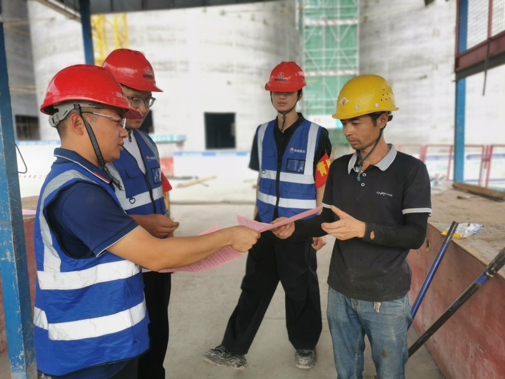 “炎值”勁爆！看陜煤建設(shè)韓城分公司土建十一項目部如何積極應(yīng)對高溫“烤”驗