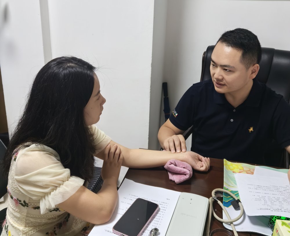 ?陜煤建設開展“中醫(yī)理療進企業(yè)”活動