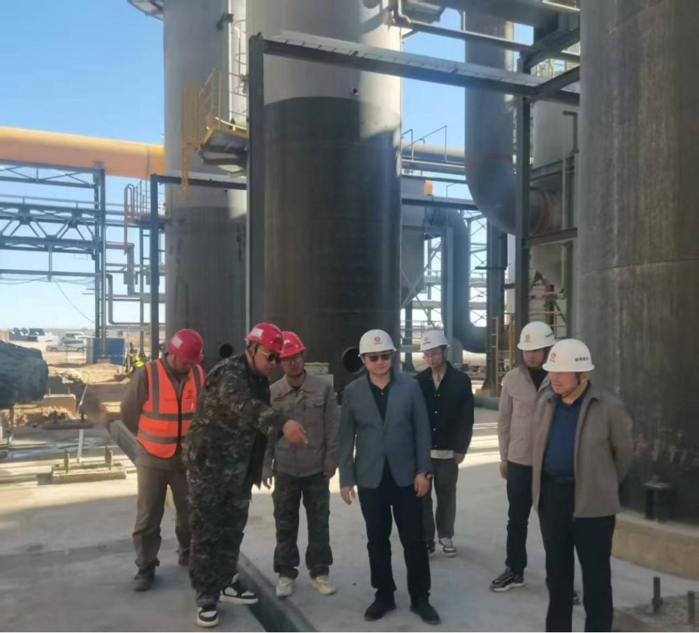 陜煤建設(shè)西北分公司土建第一項(xiàng)目部：雙節(jié)慰問暖人心 鼓足干勁促生產(chǎn)