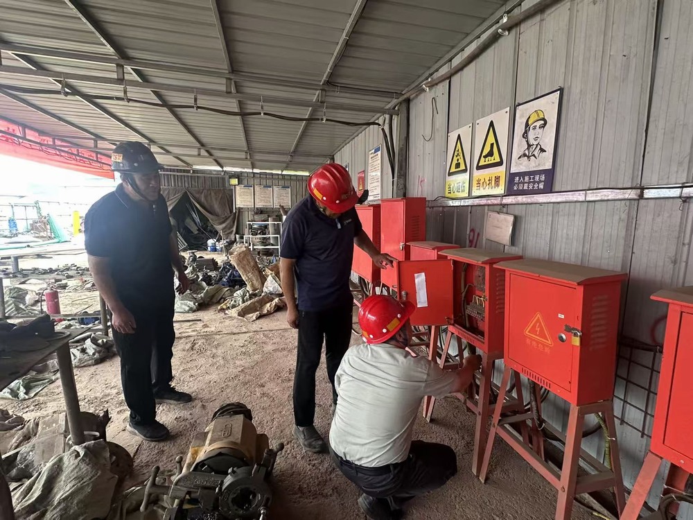 安全生產(chǎn)不放假，應(yīng)急值守不“打烊”—陜煤建設(shè)礦建二公司開展“雙節(jié)”期間安全生產(chǎn)大排查