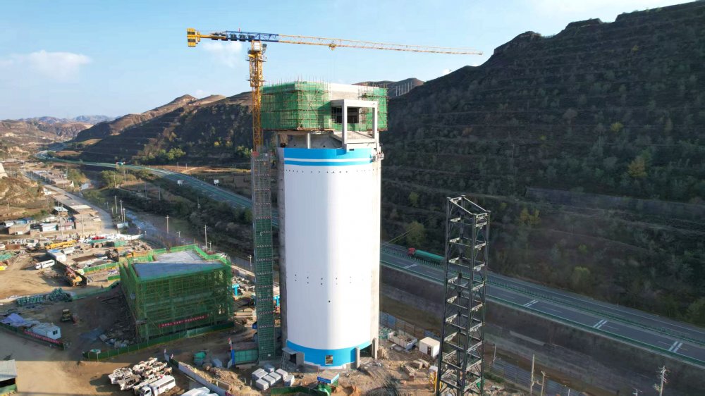 提前2天落位！橫山天云煤礦棧橋鋼支架架起“運(yùn)輸樞紐”，12月投產(chǎn)再添保障