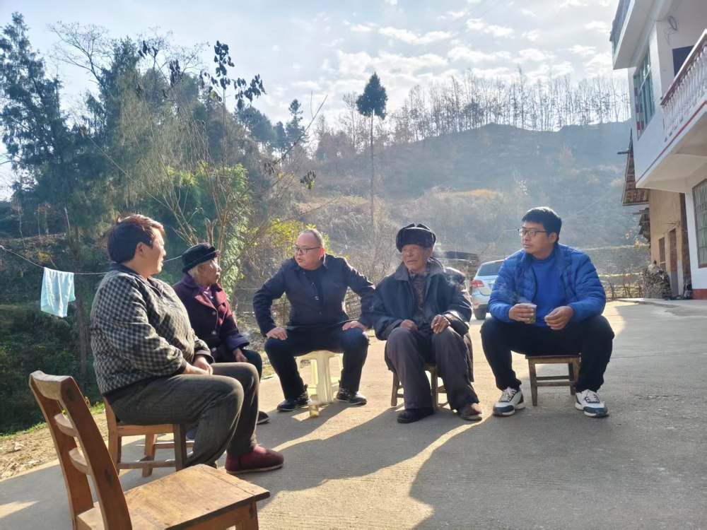 陜煤建設(shè)定點幫扶村:冬日入戶送服務(wù) 民生保障“不降溫”