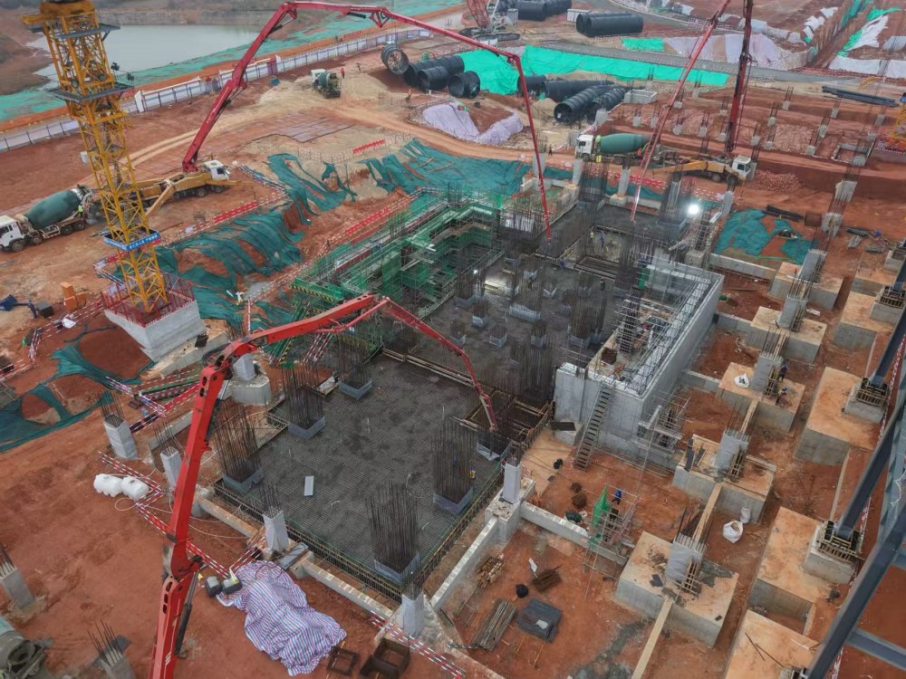 陜煤建設(shè)天工公司：陜煤汨羅電廠2×100萬千瓦燃煤發(fā)電工程1號(hào)汽機(jī)房汽機(jī)基座底板混凝土澆筑圓滿完成