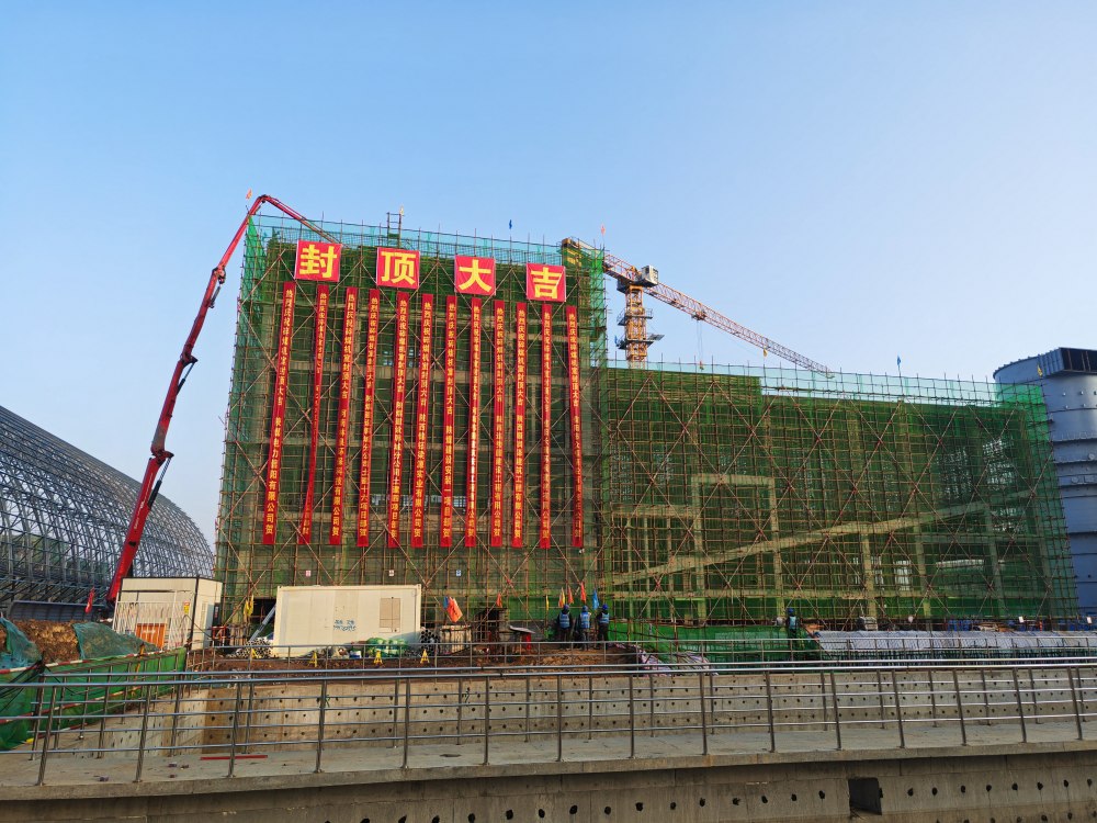 7座“中樞”全線封頂，陜煤建設(shè)韓城分公司土建十六項(xiàng)目部承建的陜煤信陽電廠輸煤“骨架”巍然挺立
