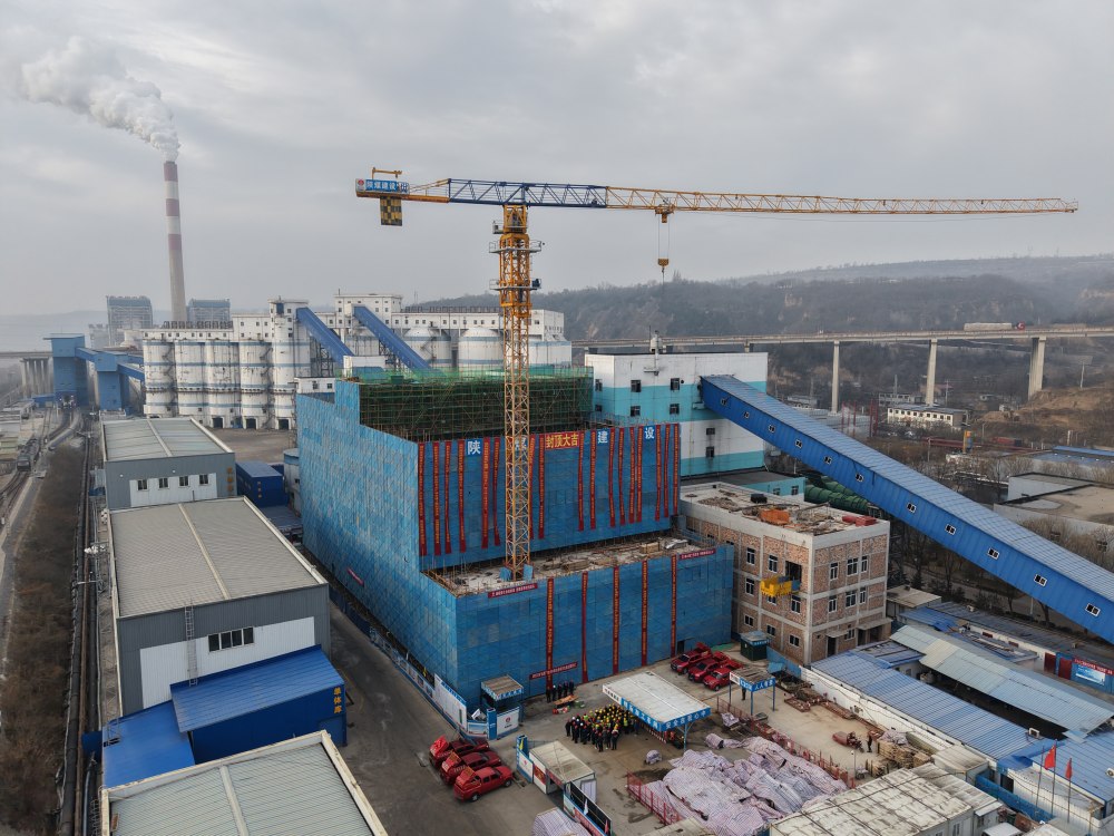 陜煤建設(shè)渭南分公司第三項(xiàng)目部：喜封金頂鼓干勁 業(yè)主慰問暖人心