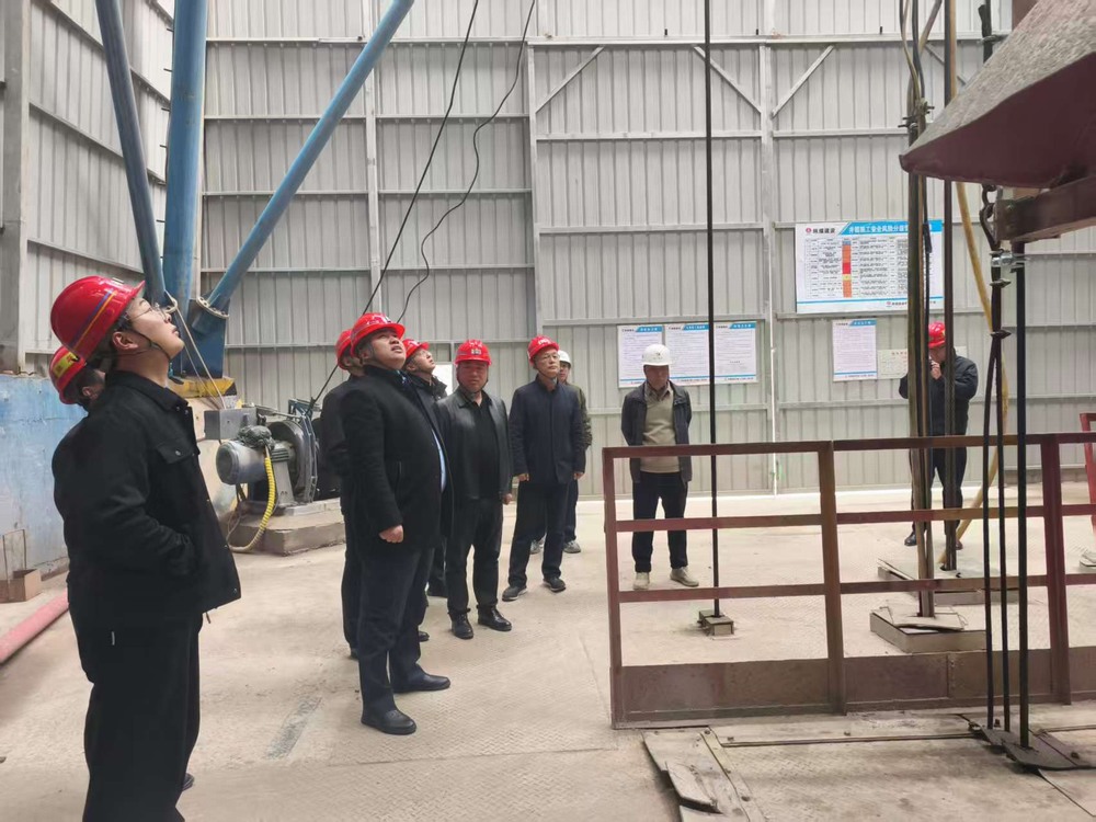 韓城礦業(yè)有限公司總工程師張杰一行深入礦建二公司第二項目部檢查指導項目復工復產(chǎn)工作