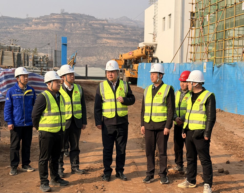 陜西省煤層氣公司黨委委員、紀委書記董巨國一行深入天工公司基層項目檢查指導