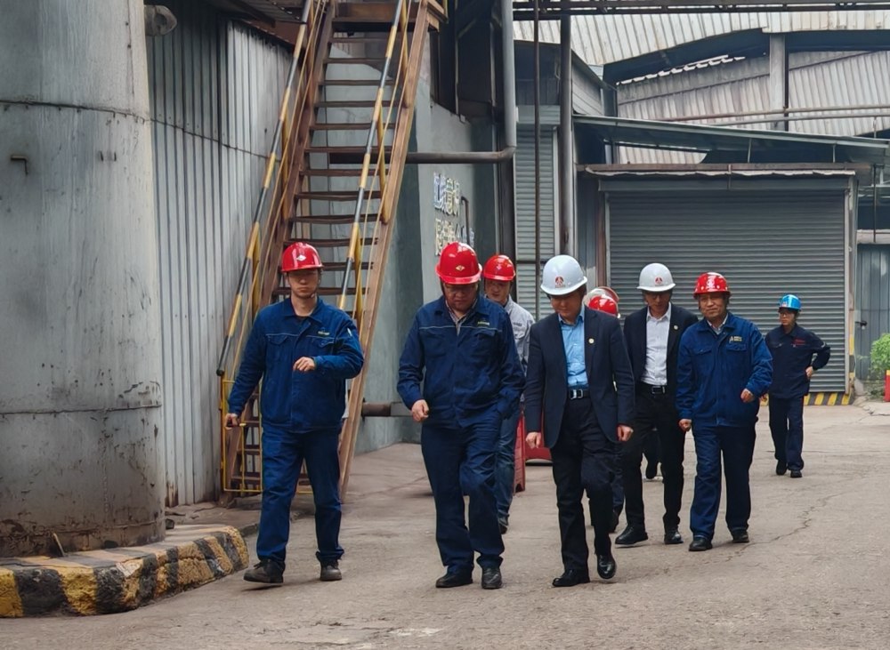 陜煤灃京新型能源科技有限公司董事長楊剛深入漢中分公司項目一線調(diào)研指導工作