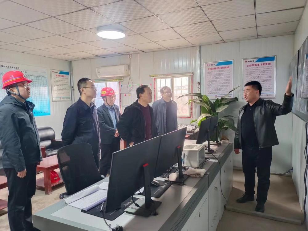 陜西煤業(yè)股份有限公司領(lǐng)導及專家組深入陜煤建設(shè)礦建二公司第二項目檢查指導