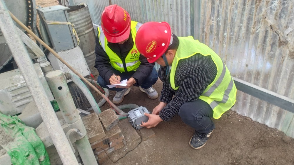 陜煤建設(shè)路橋分公司彬長(zhǎng)項(xiàng)目部開展春季電氣預(yù)防性試驗(yàn)，筑牢安全防線