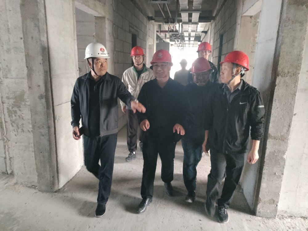 陜煤建設(shè)漢中分公司承建的藍(lán)山重工產(chǎn)研基地項目（二期工程）綜合樓主體結(jié)構(gòu)順利通過驗收